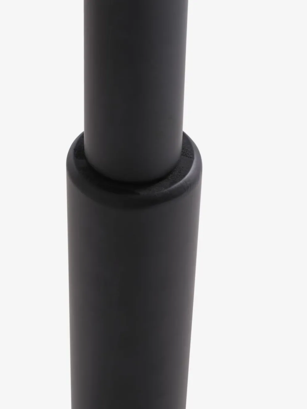 CIRKELHUSEPerchero de pie CIRKELHUSE negro