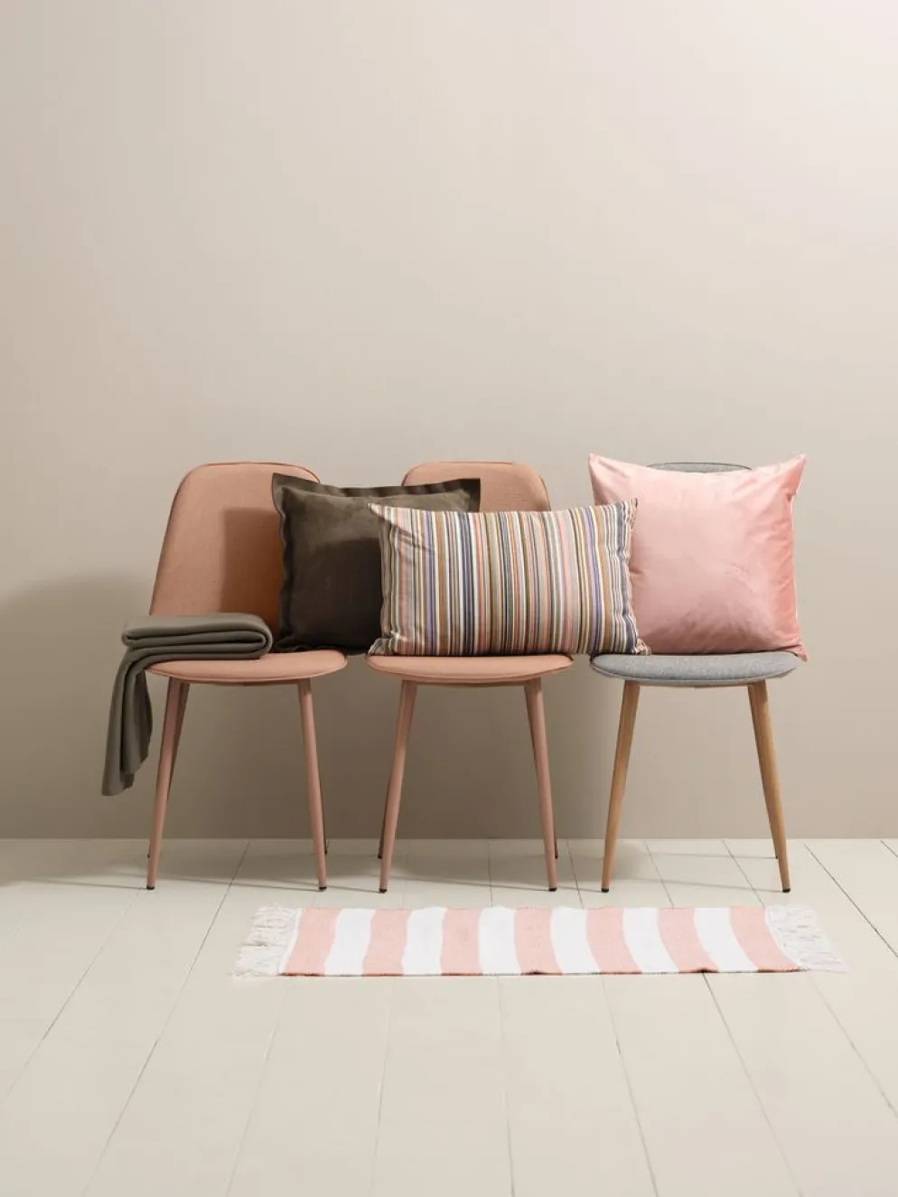 ERTEVIKKEFunda de cojín ERTEVIKKE 50x50 rosa empolvado