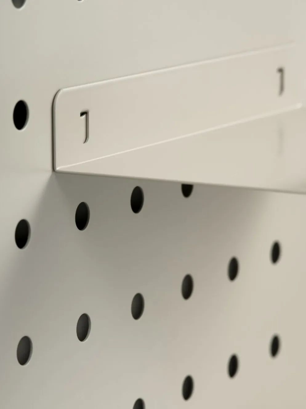 FUNDERPanel perforado FUNDER 52x42 con accesorios beis