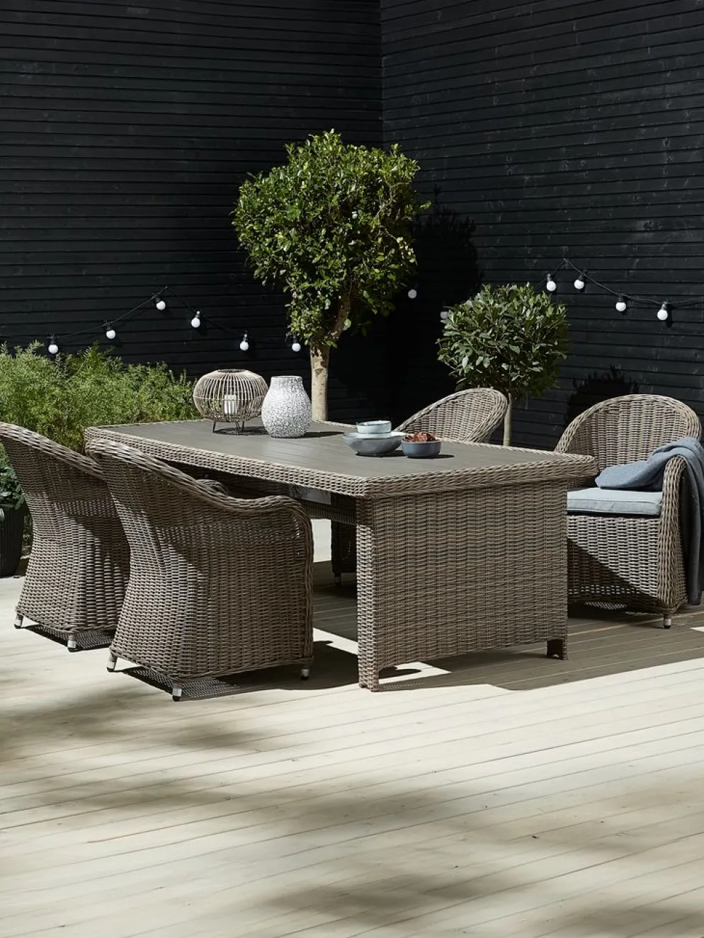 GAMMELBYMesa GAMMELBY L225 + 4 sillas GAMMELBY gris