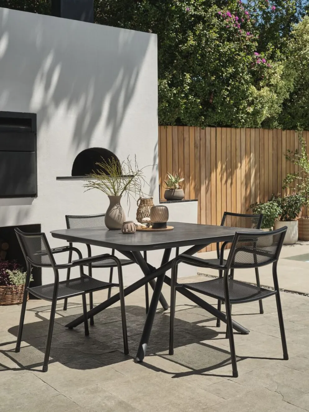 GOTHENBURG + HEMSEDALMesa GOTHENBURG L120 gris + 4 sillas HEMSEDAL negro