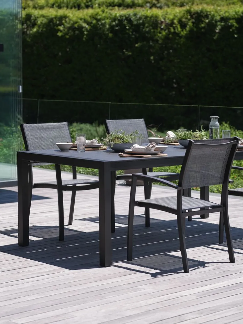 HAGEN + STRANDBYMesa HAGEN L214 + 4 sillas STRANDBY gris