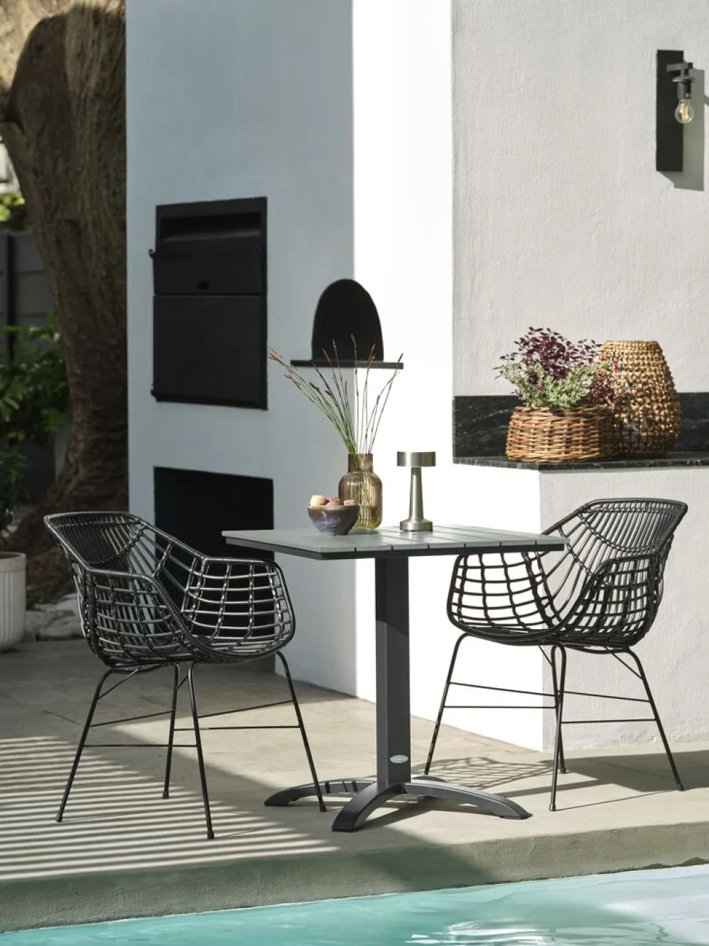HOBRO + ILDERHUSEMesa HOBRO L70 gris + 2 sillas ILDERHUSE negro