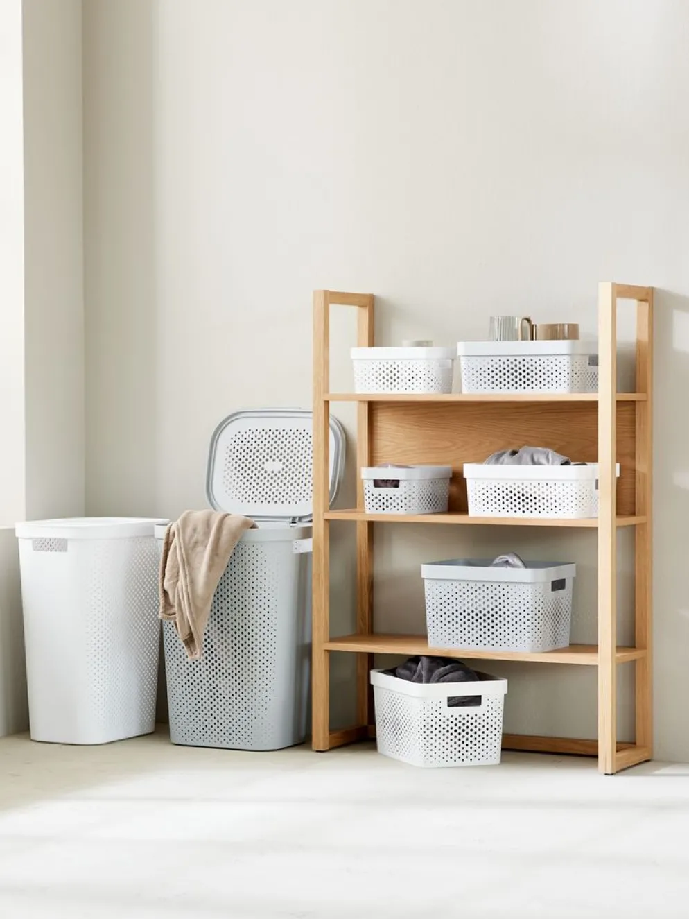 INFINITYCesta INFINITY 4,5L plástico gris