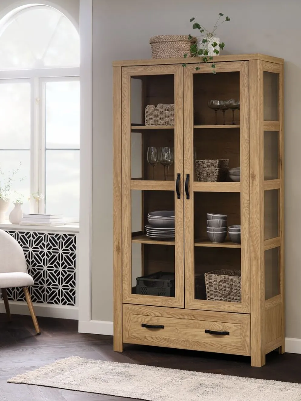 JUNGENVitrina JUNGEN 2 puertas 1 cajón color roble cálido