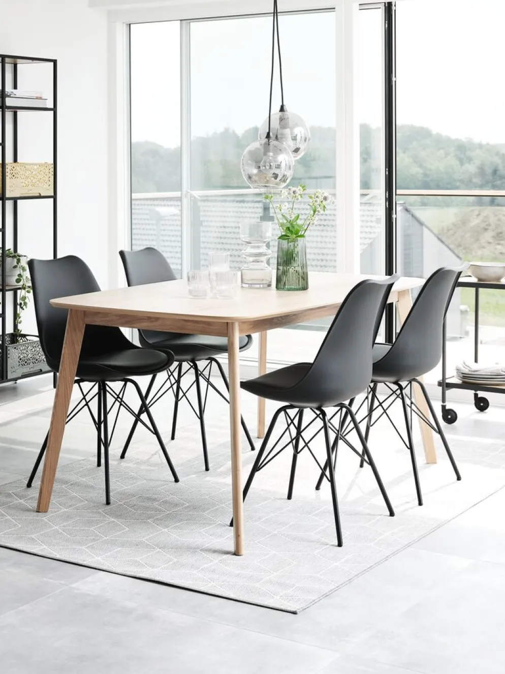 KLARUPSilla de comedor KLARUP polipiel negro/negro
