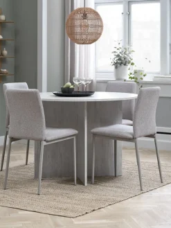 KRONDAL + BRANDEMesa KRONDAL Ø110 travertino + 4 sillas BRANDE beis
