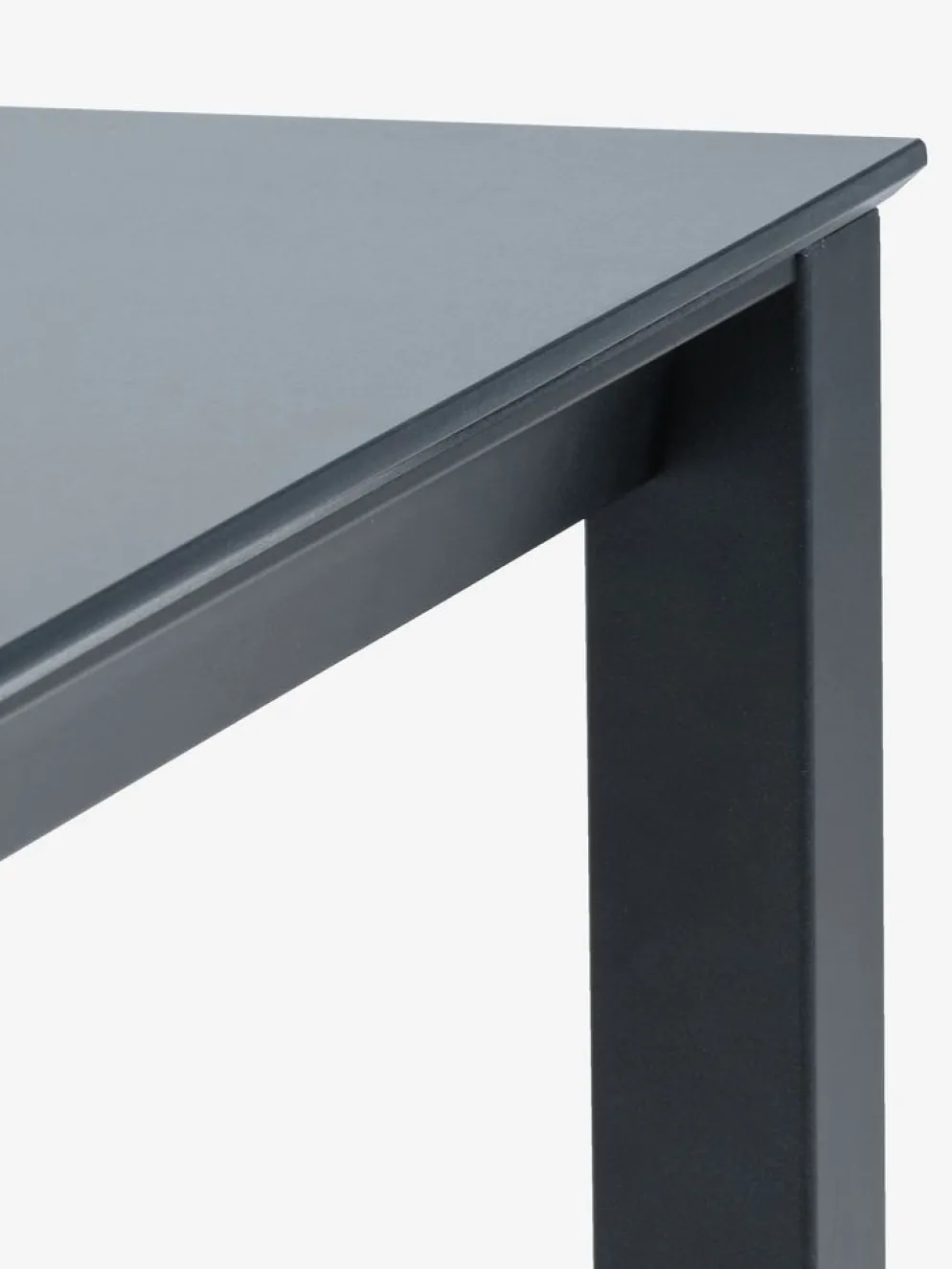 LANGET + TRILLEVALLENMesa LANGET L207 + 4 sillas TRILLEVALLEN negro