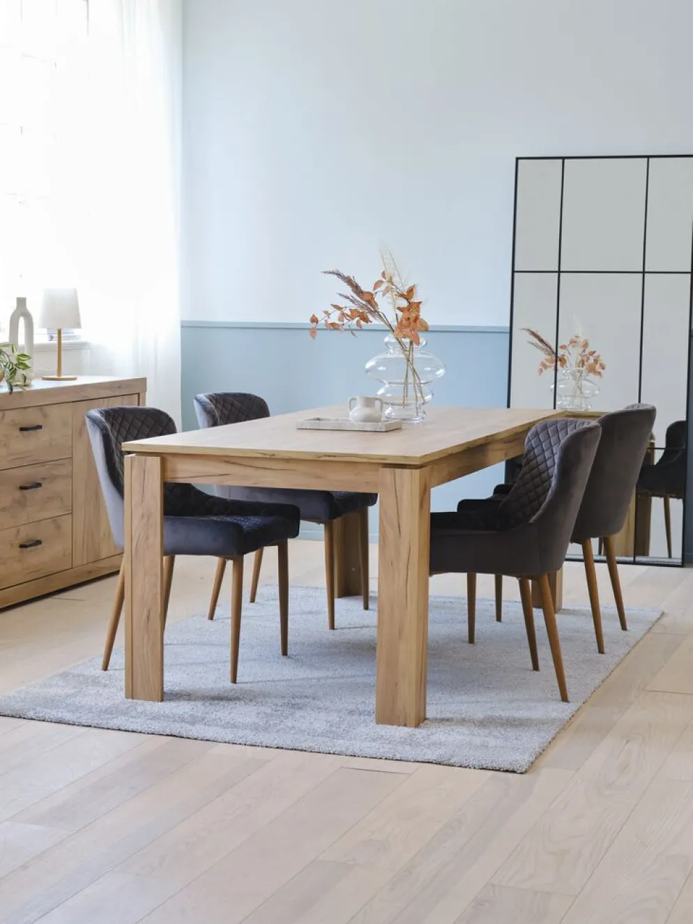 LINTRUP + PEBRINGEMesa LINTRUP L190/280 roble salvaje + 4 sillas PEBRINGE gris