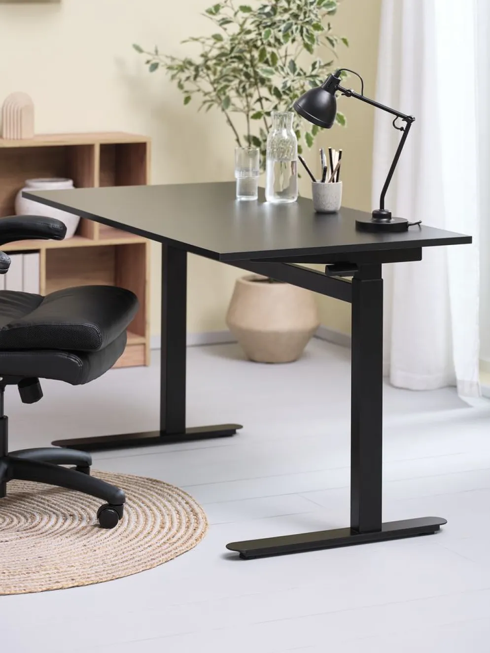 LUNDTOFTEscritorio elevable gas LUNDTOFT 70x130 negro