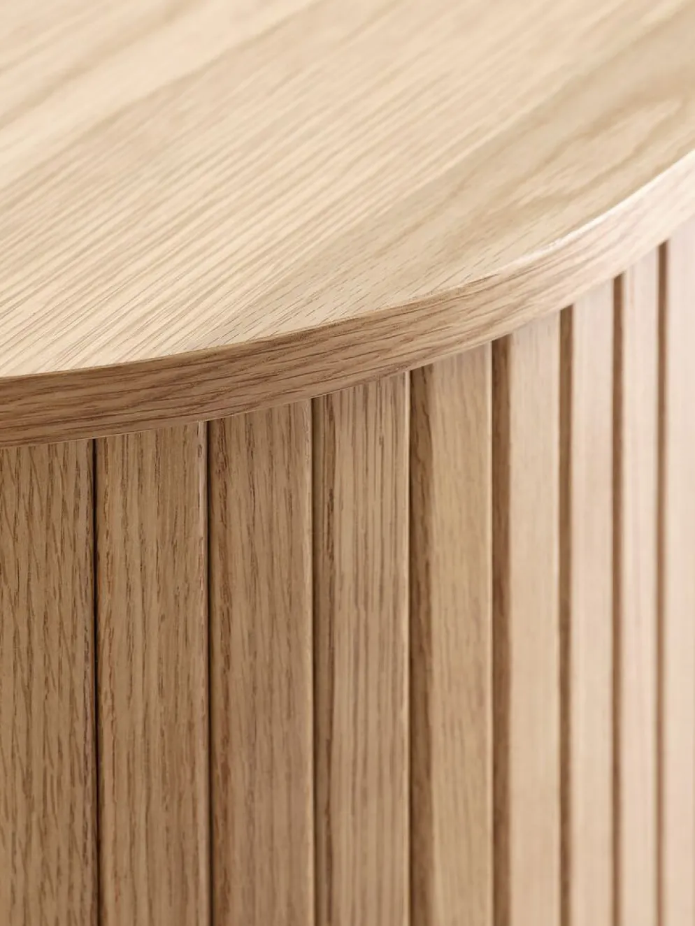 LYNGVIGAparador LYNGVIG 160cm 2 puertas persiana roble natural