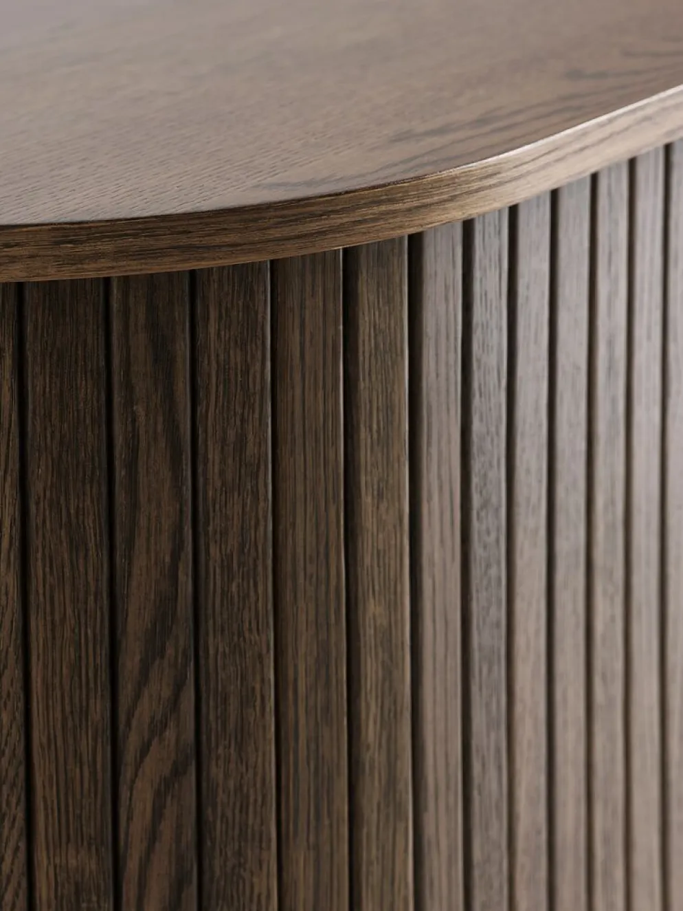 LYNGVIGAparador LYNGVIG 120cm 2 puertas persiana roble oscuro