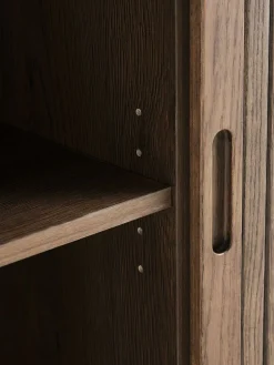 LYNGVIGAparador LYNGVIG 120cm 2 puertas persiana roble oscuro