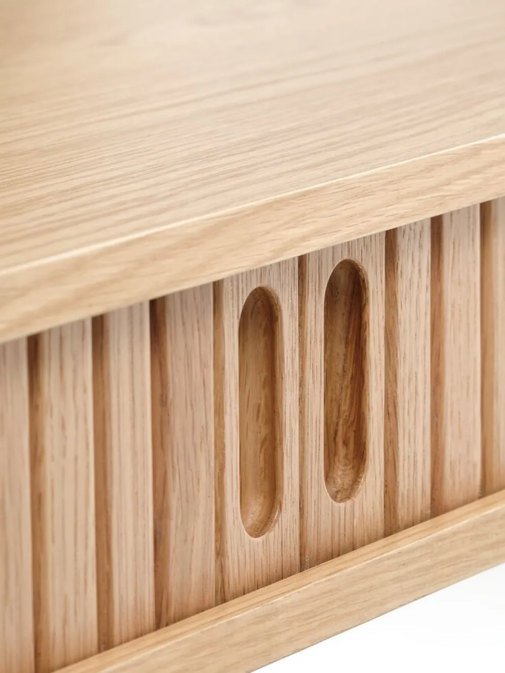 LYNGVIGMesa consola LYNGVIG 50x110 2 puertas persiana roble natural