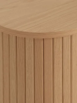 LYNGVIGMesita de noche LYNGVIG 2 puertas persiana roble natural