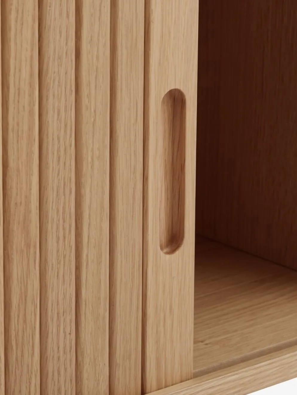 LYNGVIGMueble TV LYNGVIG 120cm 2 puertas persiana roble natural