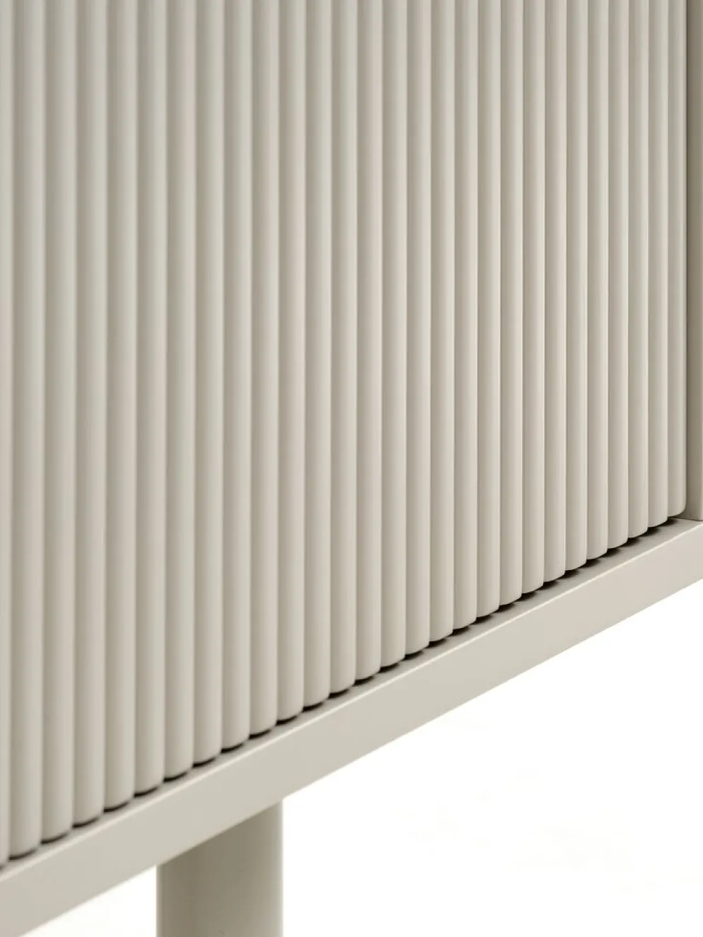 OVTRUPAparador OVTRUP 3 puertas beis