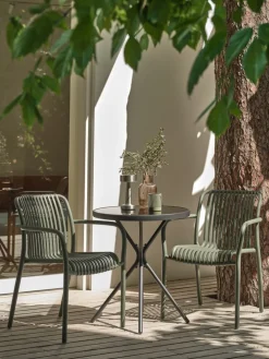 RADSTRUP + NABBENMesa RADSTRUP Ø60 negro + 2 sillas NABBEN verde oliva