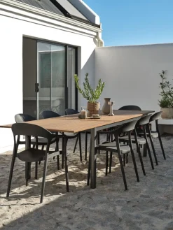 ULBJERG + NANNESTADMesa ULBJERG L214/297 madera dura + 4 sillas NANNESTAD
