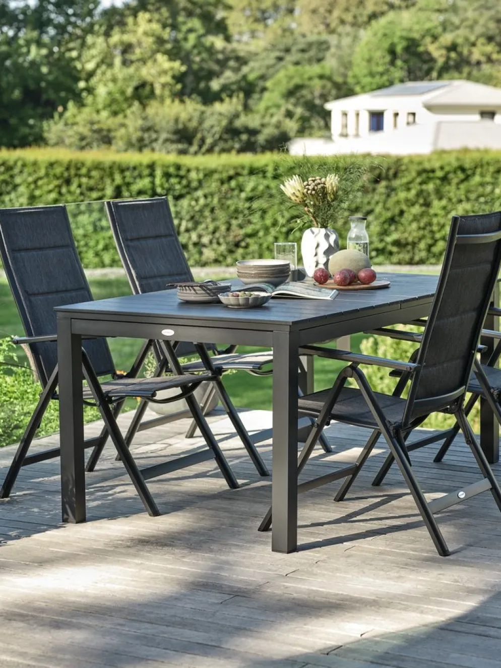 VATTRUP + MYSENMesa VATTRUP L172/276 negro + 4 sillas MYSEN gris