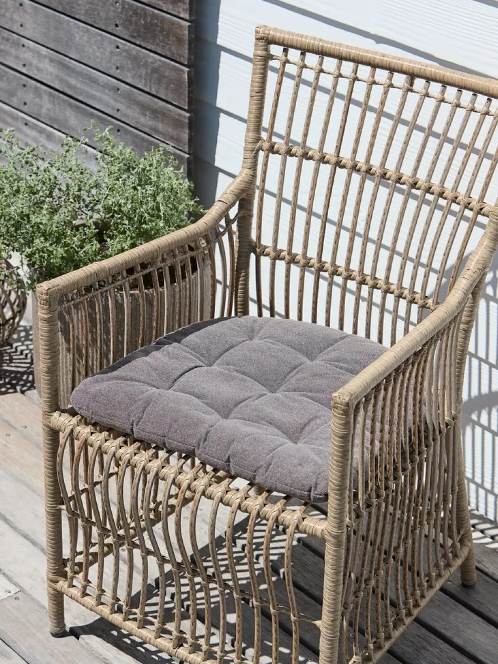 VEJRHOLMCojín de jardín para silla VEJRHOLM gris