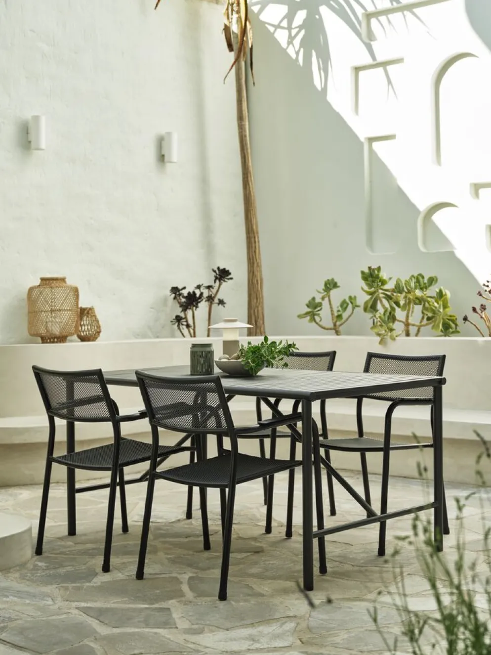 VIERLI + HEMSEDALMesa VIERLI L149 + 4 sillas HEMSEDAL negro
